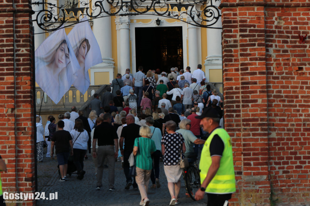Procesja fatimska przeszła ulicami Gostynia na Świętą Górę
