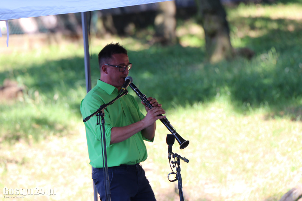 Koncert kapeli podwórkowej EKA przy CKiB w Piaskach