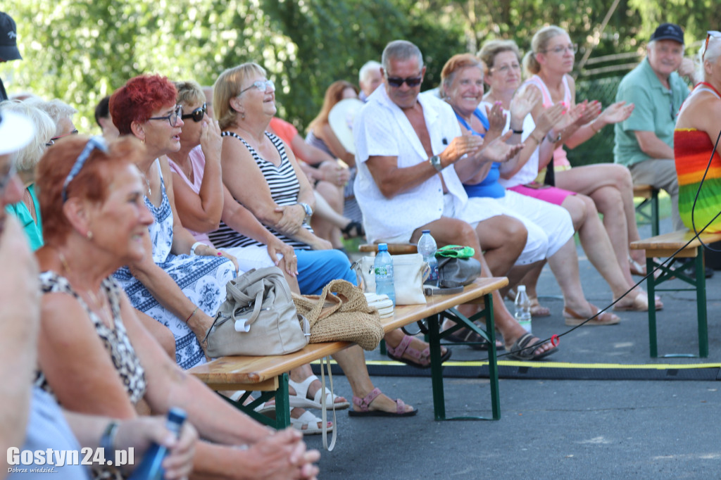 Koncert kapeli podwórkowej EKA przy CKiB w Piaskach