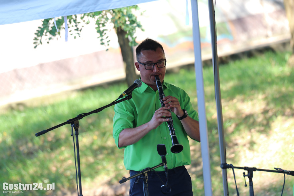 Koncert kapeli podwórkowej EKA przy CKiB w Piaskach