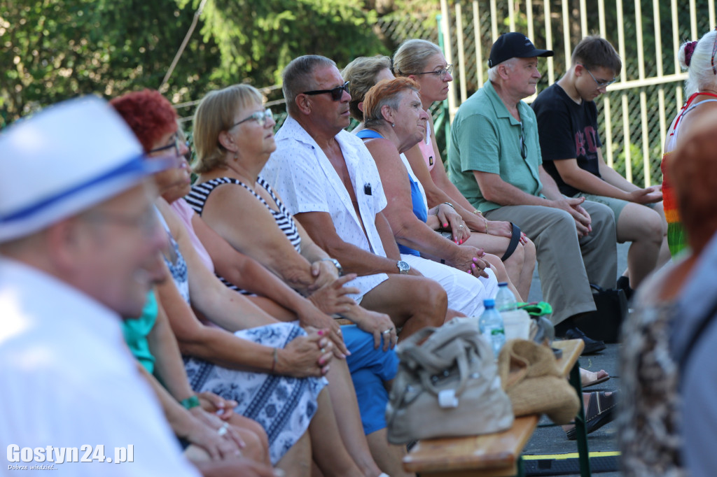 Koncert kapeli podwórkowej EKA przy CKiB w Piaskach