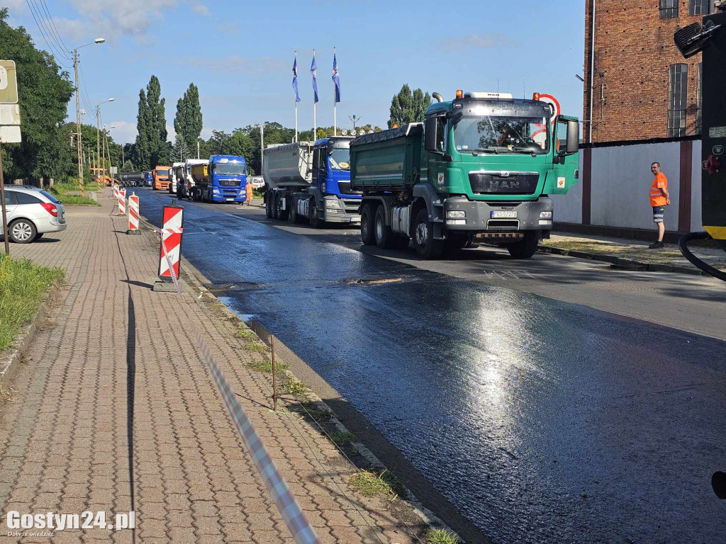 Remont ul. Fabrycznej i wymiana słupów na ul. Nad Kanią w Gostyniu