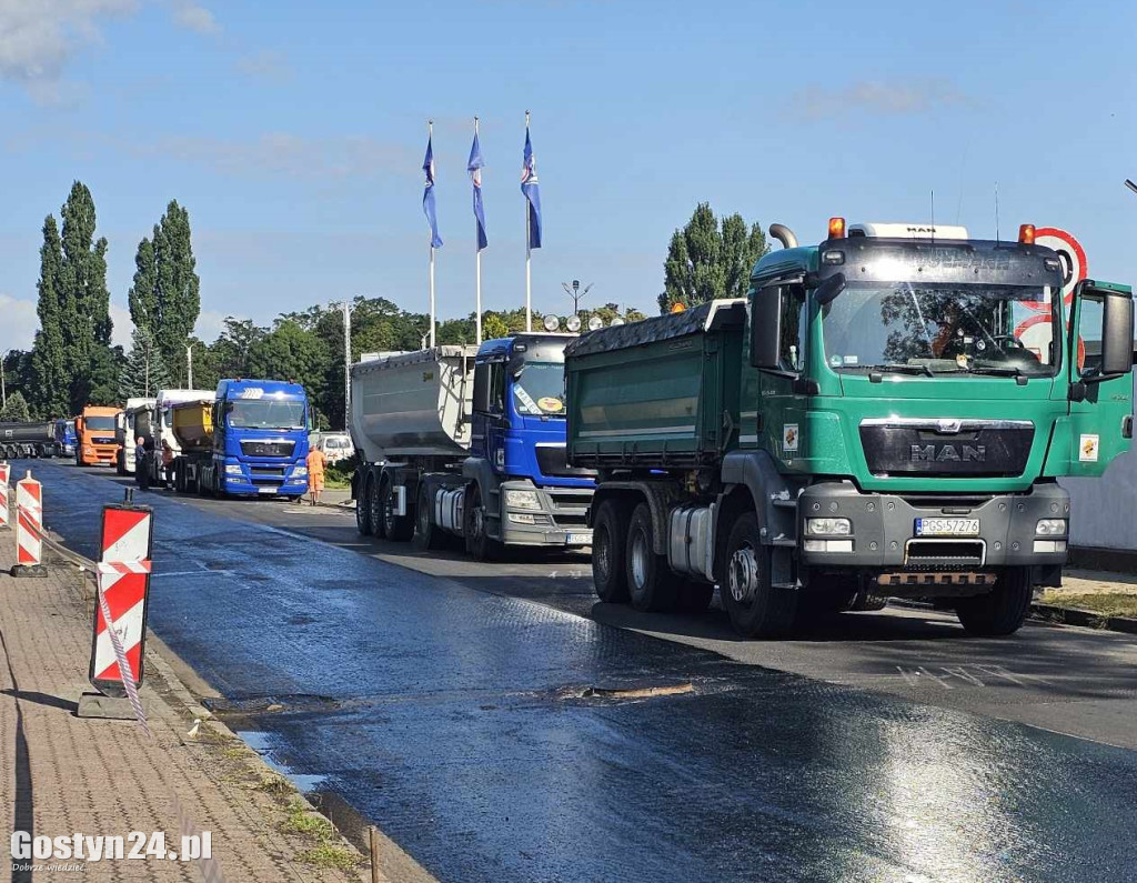 Remont ul. Fabrycznej i wymiana słupów na ul. Nad Kanią w Gostyniu