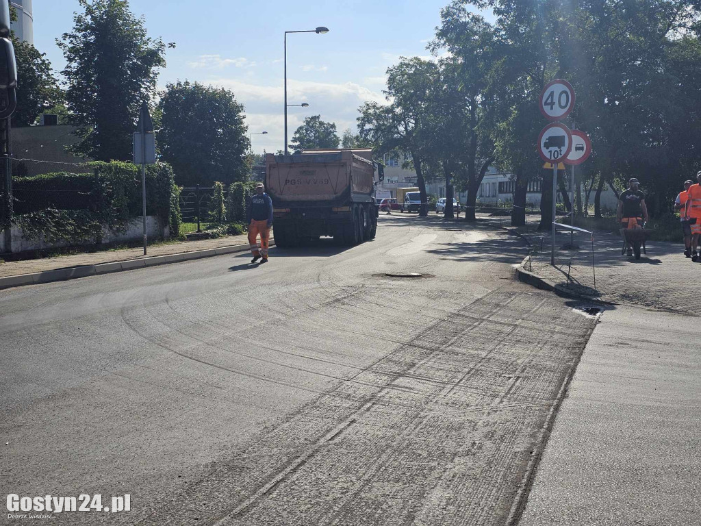 Remont ul. Fabrycznej i wymiana słupów na ul. Nad Kanią w Gostyniu