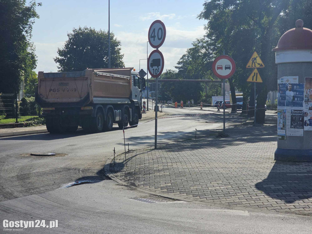 Remont ul. Fabrycznej i wymiana słupów na ul. Nad Kanią w Gostyniu