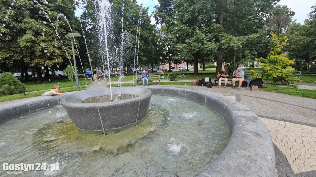 Andrzej Hodowany i Dariusz Sikora grają z pasji na gostyńskich plantach