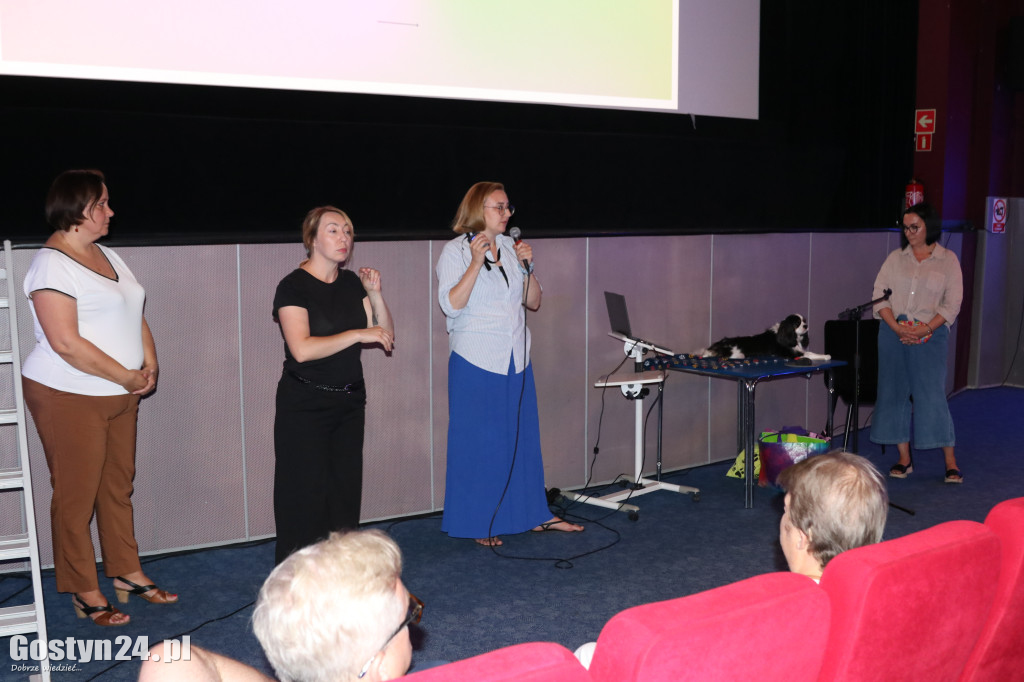 Pokaz filmu dla osób z dysfunkcją wzroku i słuchu w gostyńskim kinie