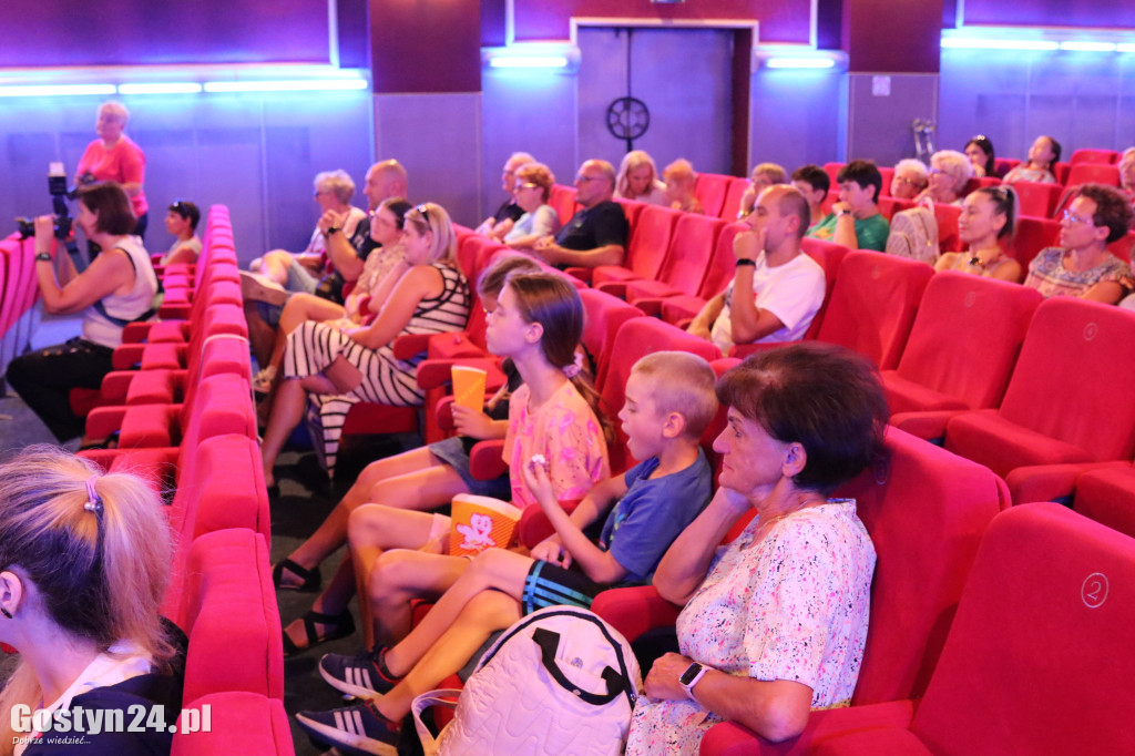 Pokaz filmu dla osób z dysfunkcją wzroku i słuchu w gostyńskim kinie
