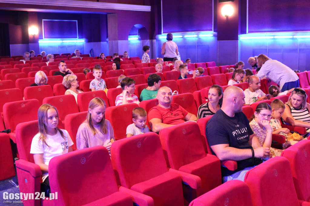 Pokaz filmu dla osób z dysfunkcją wzroku i słuchu w gostyńskim kinie
