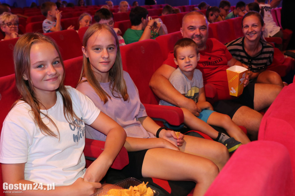 Pokaz filmu dla osób z dysfunkcją wzroku i słuchu w gostyńskim kinie