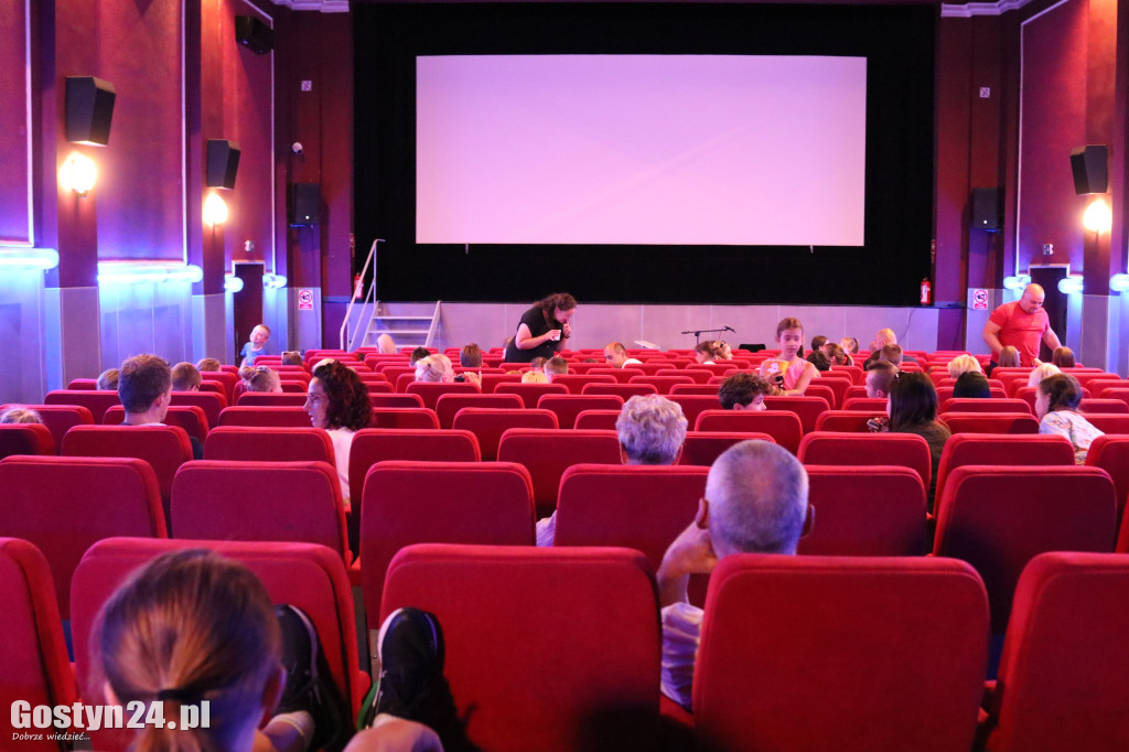 Pokaz filmu dla osób z dysfunkcją wzroku i słuchu w gostyńskim kinie