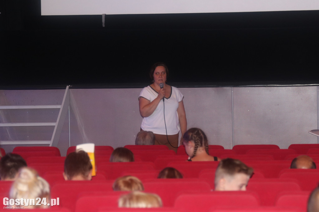 Pokaz filmu dla osób z dysfunkcją wzroku i słuchu w gostyńskim kinie