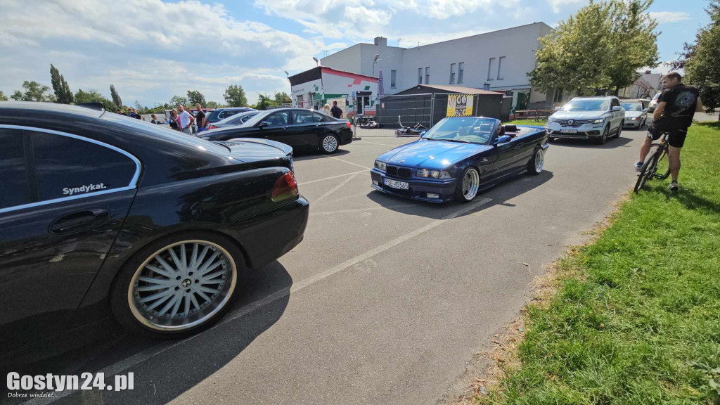 SPOT BMW w Gostyniu i akcja zbiórki karmy dla bezdomnych ziwerząt