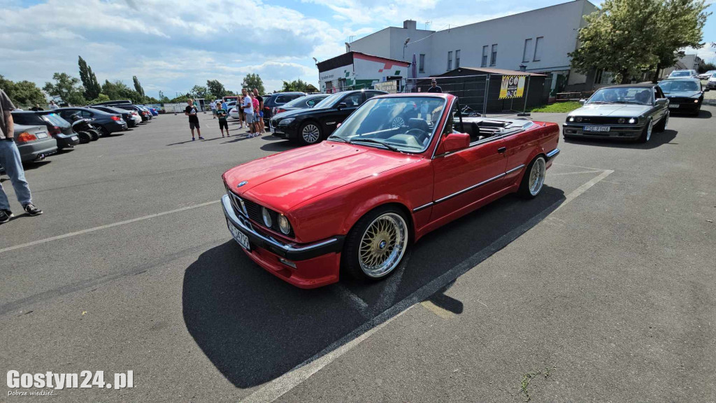SPOT BMW w Gostyniu i akcja zbiórki karmy dla bezdomnych ziwerząt