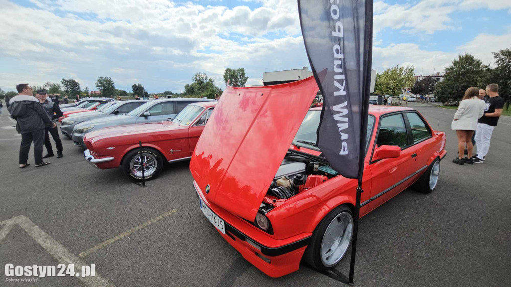 SPOT BMW w Gostyniu i akcja zbiórki karmy dla bezdomnych ziwerząt