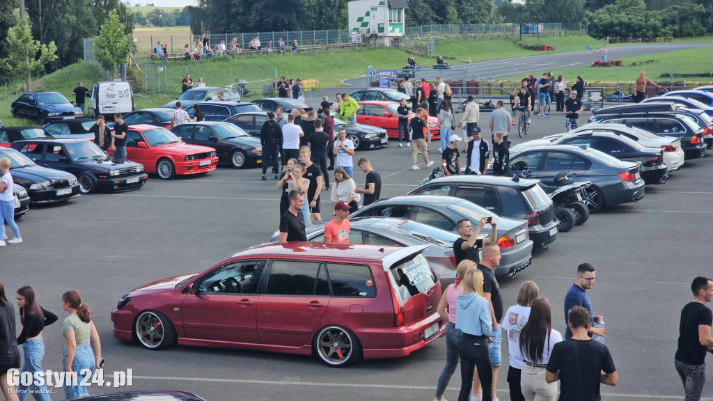 SPOT BMW w Gostyniu i akcja zbiórki karmy dla bezdomnych ziwerząt