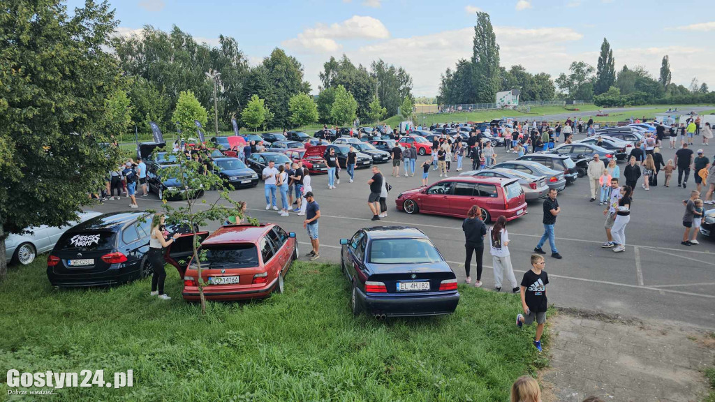 SPOT BMW w Gostyniu i akcja zbiórki karmy dla bezdomnych ziwerząt