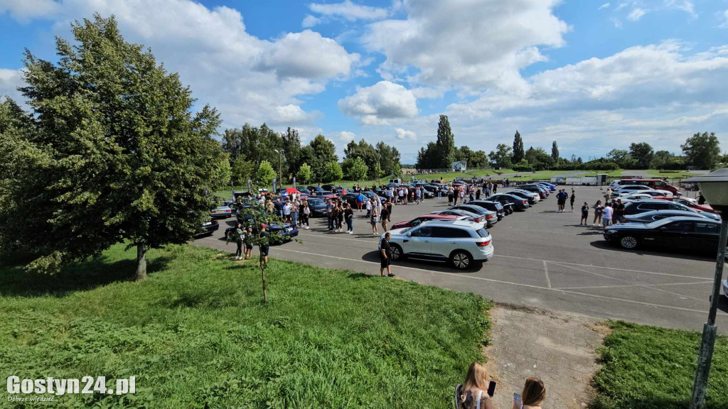 SPOT BMW w Gostyniu i akcja zbiórki karmy dla bezdomnych ziwerząt