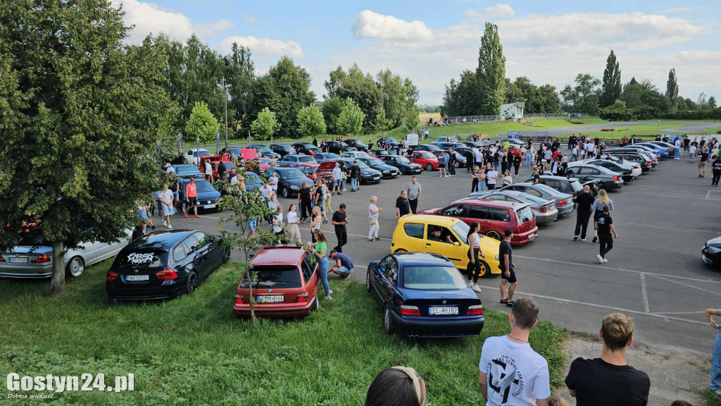 SPOT BMW w Gostyniu i akcja zbiórki karmy dla bezdomnych ziwerząt
