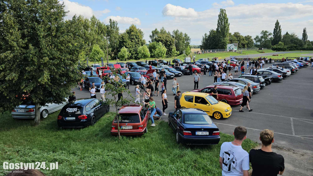 SPOT BMW w Gostyniu i akcja zbiórki karmy dla bezdomnych ziwerząt