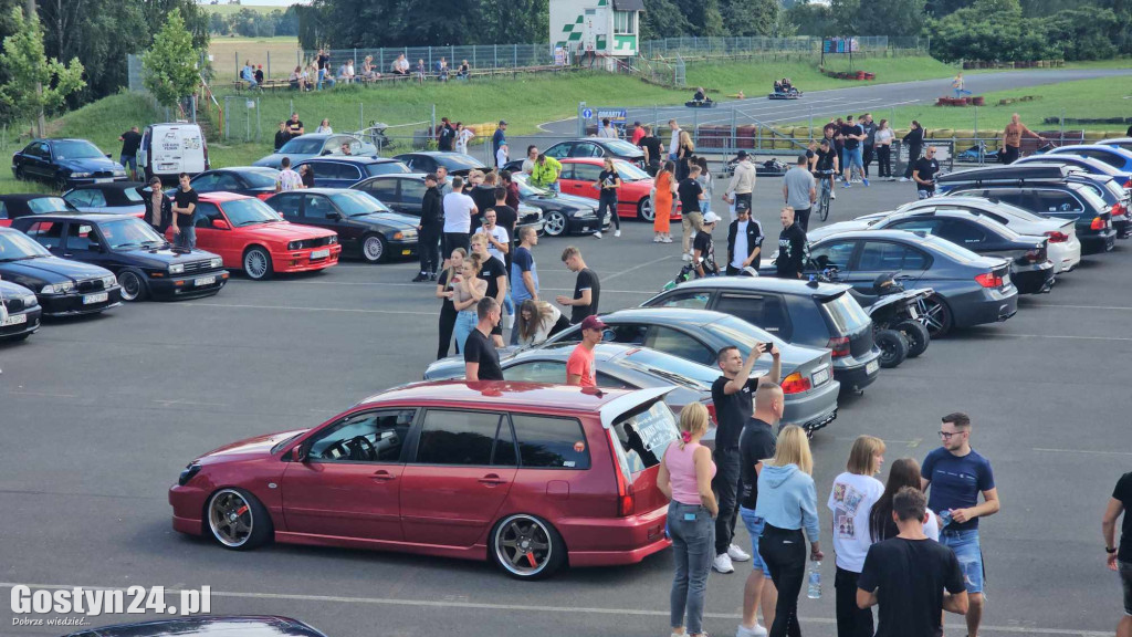 SPOT BMW w Gostyniu i akcja zbiórki karmy dla bezdomnych ziwerząt
