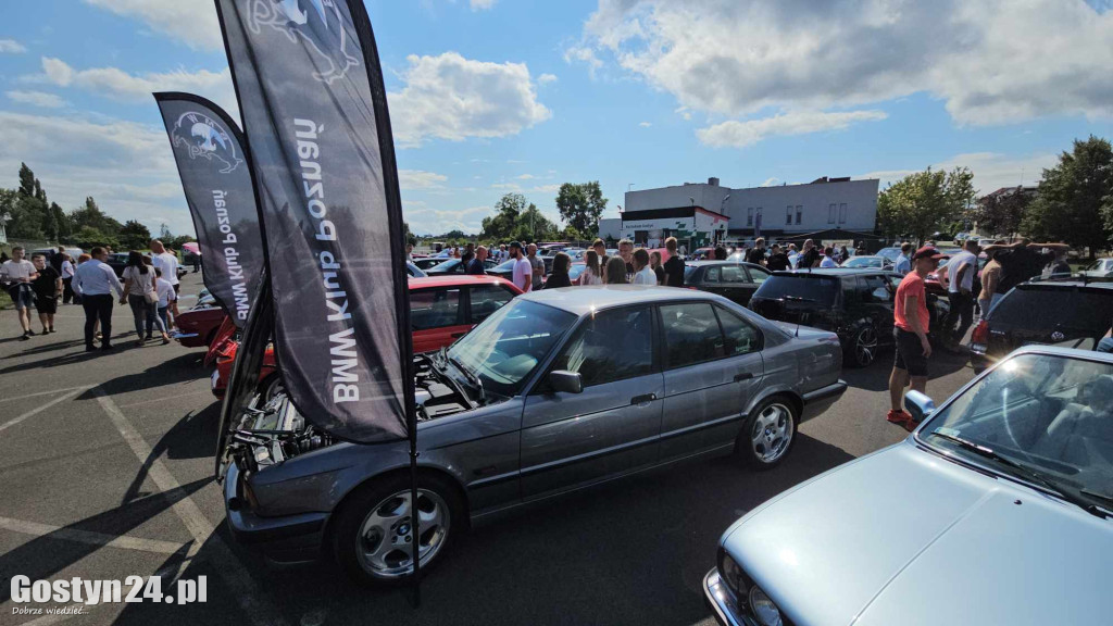 SPOT BMW w Gostyniu i akcja zbiórki karmy dla bezdomnych ziwerząt