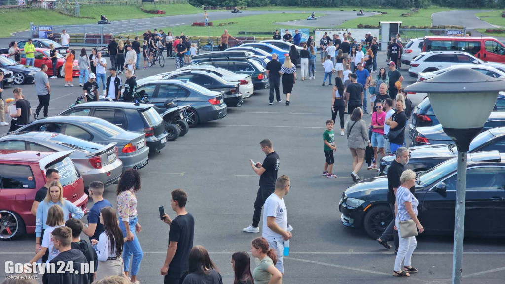 SPOT BMW w Gostyniu i akcja zbiórki karmy dla bezdomnych ziwerząt