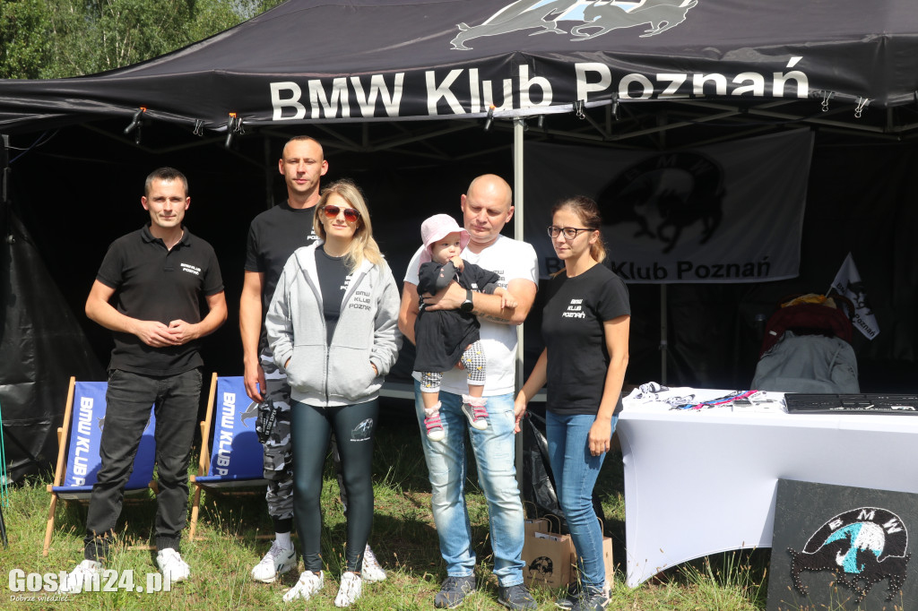 SPOT BMW w Gostyniu i akcja zbiórki karmy dla bezdomnych ziwerząt