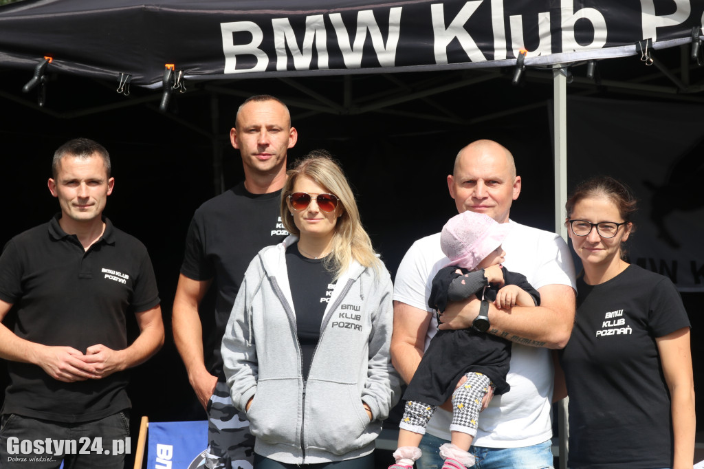 SPOT BMW w Gostyniu i akcja zbiórki karmy dla bezdomnych ziwerząt