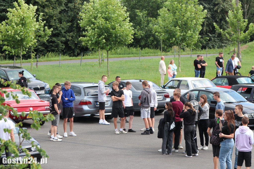 SPOT BMW w Gostyniu i akcja zbiórki karmy dla bezdomnych ziwerząt