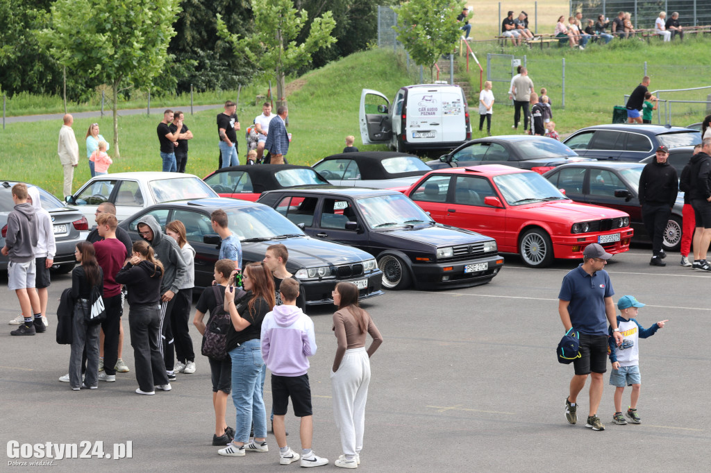SPOT BMW w Gostyniu i akcja zbiórki karmy dla bezdomnych ziwerząt