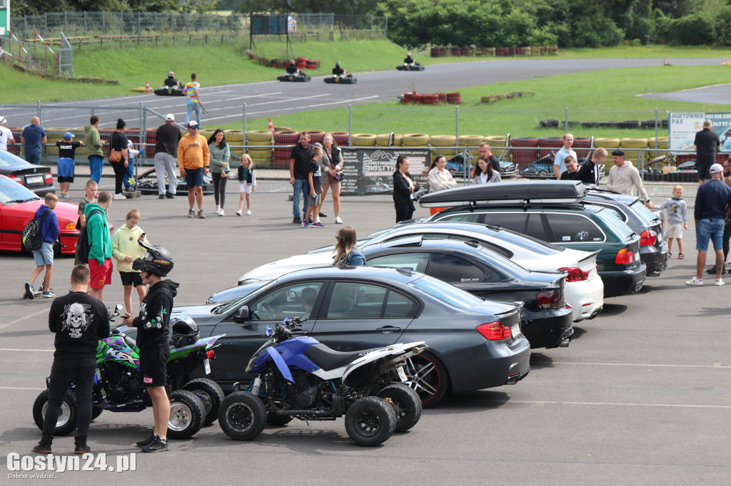 SPOT BMW w Gostyniu i akcja zbiórki karmy dla bezdomnych ziwerząt