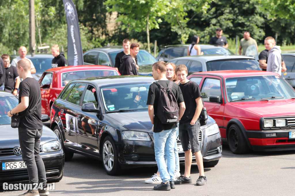 SPOT BMW w Gostyniu i akcja zbiórki karmy dla bezdomnych ziwerząt