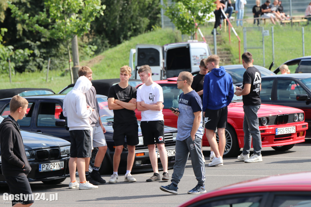 SPOT BMW w Gostyniu i akcja zbiórki karmy dla bezdomnych ziwerząt