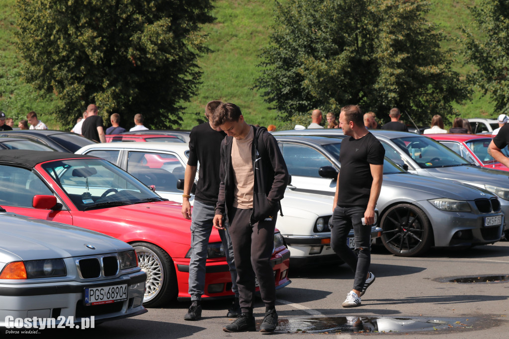SPOT BMW w Gostyniu i akcja zbiórki karmy dla bezdomnych ziwerząt