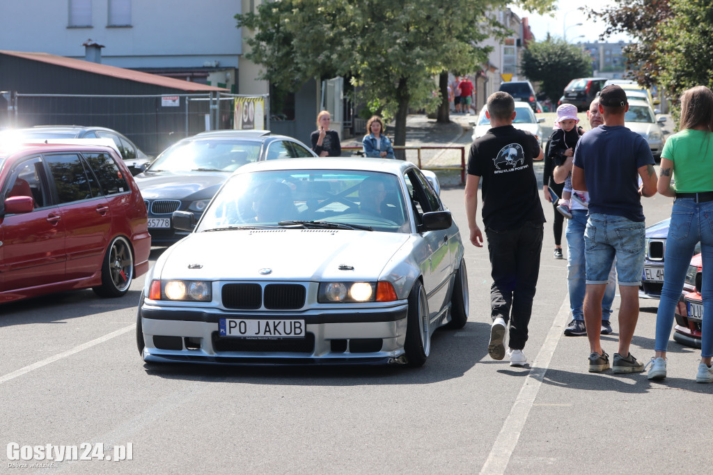 SPOT BMW w Gostyniu i akcja zbiórki karmy dla bezdomnych ziwerząt