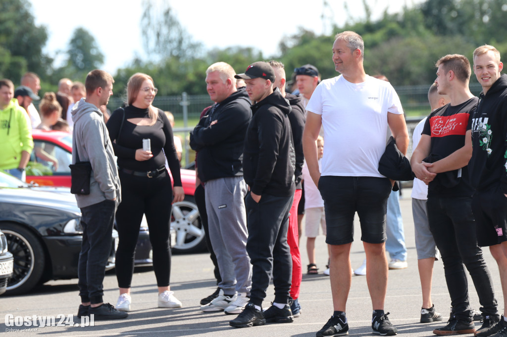 SPOT BMW w Gostyniu i akcja zbiórki karmy dla bezdomnych ziwerząt