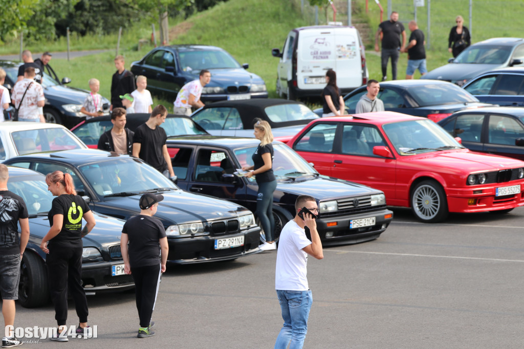SPOT BMW w Gostyniu i akcja zbiórki karmy dla bezdomnych ziwerząt