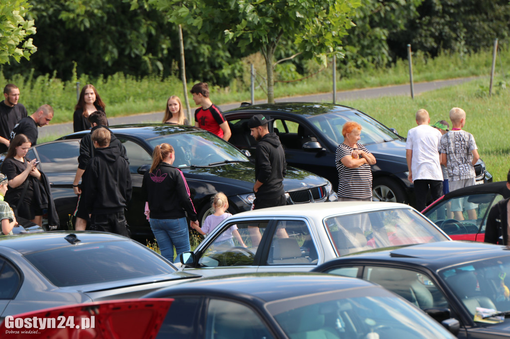 SPOT BMW w Gostyniu i akcja zbiórki karmy dla bezdomnych ziwerząt