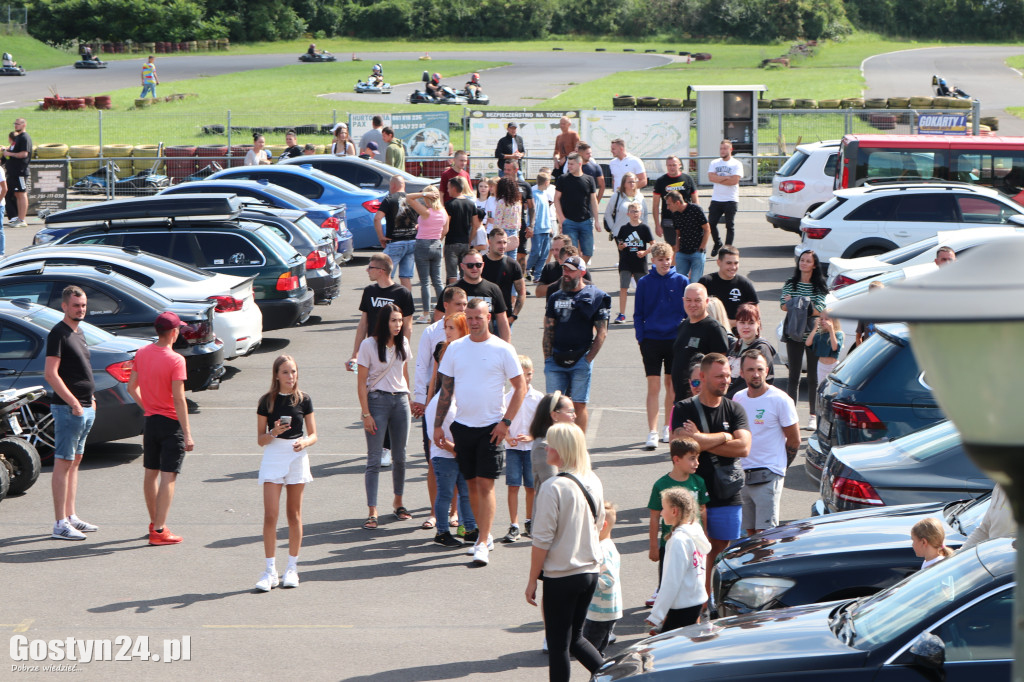 SPOT BMW w Gostyniu i akcja zbiórki karmy dla bezdomnych ziwerząt