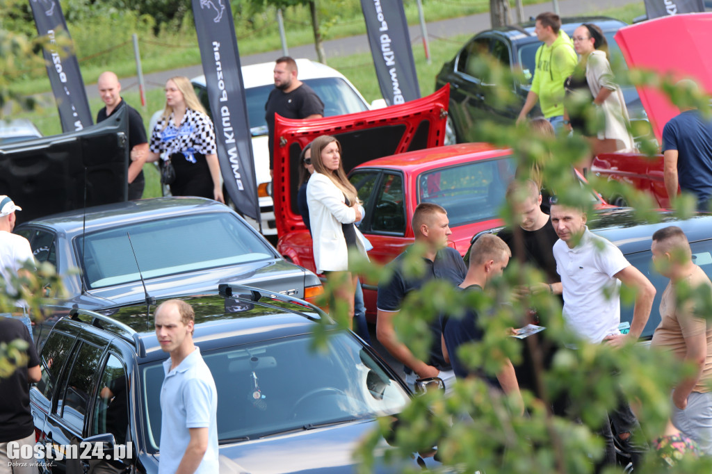 SPOT BMW w Gostyniu i akcja zbiórki karmy dla bezdomnych ziwerząt