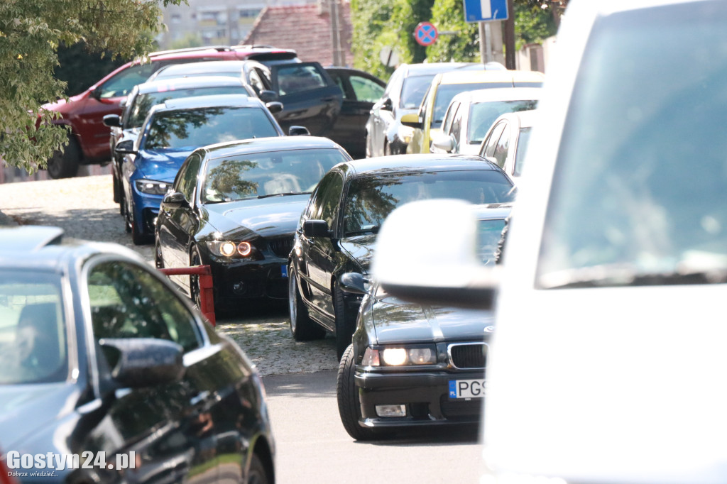SPOT BMW w Gostyniu i akcja zbiórki karmy dla bezdomnych ziwerząt