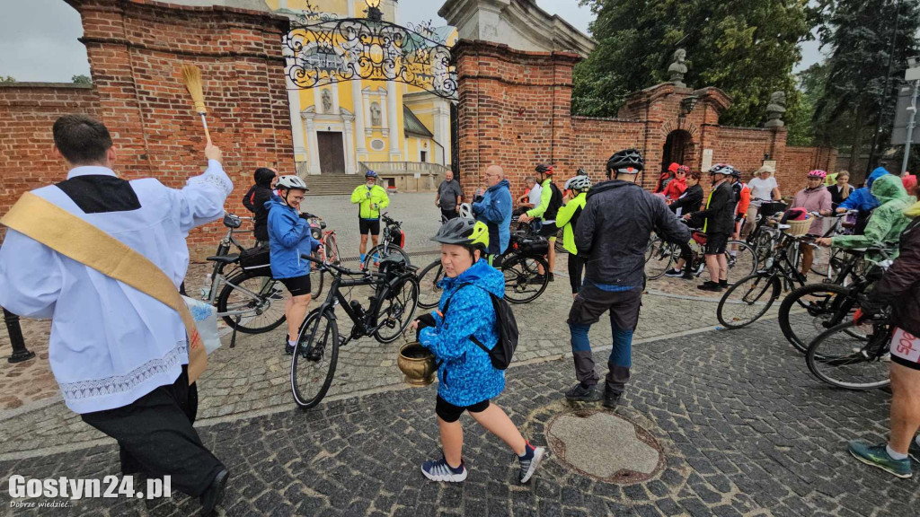 Pielgrzymi pojechali rowerami ze Świętej Góry do Błażejewa