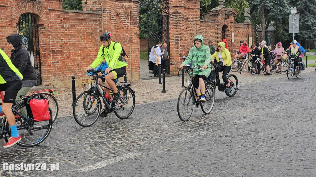 Pielgrzymi pojechali rowerami ze Świętej Góry do Błażejewa