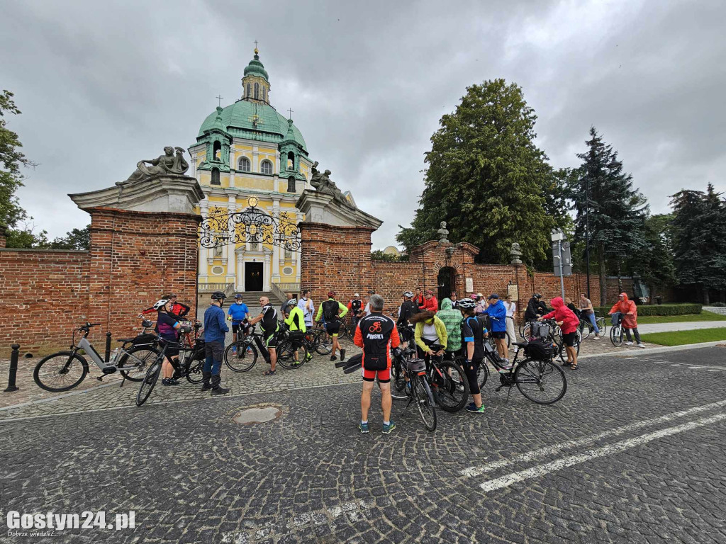Pielgrzymi pojechali rowerami ze Świętej Góry do Błażejewa