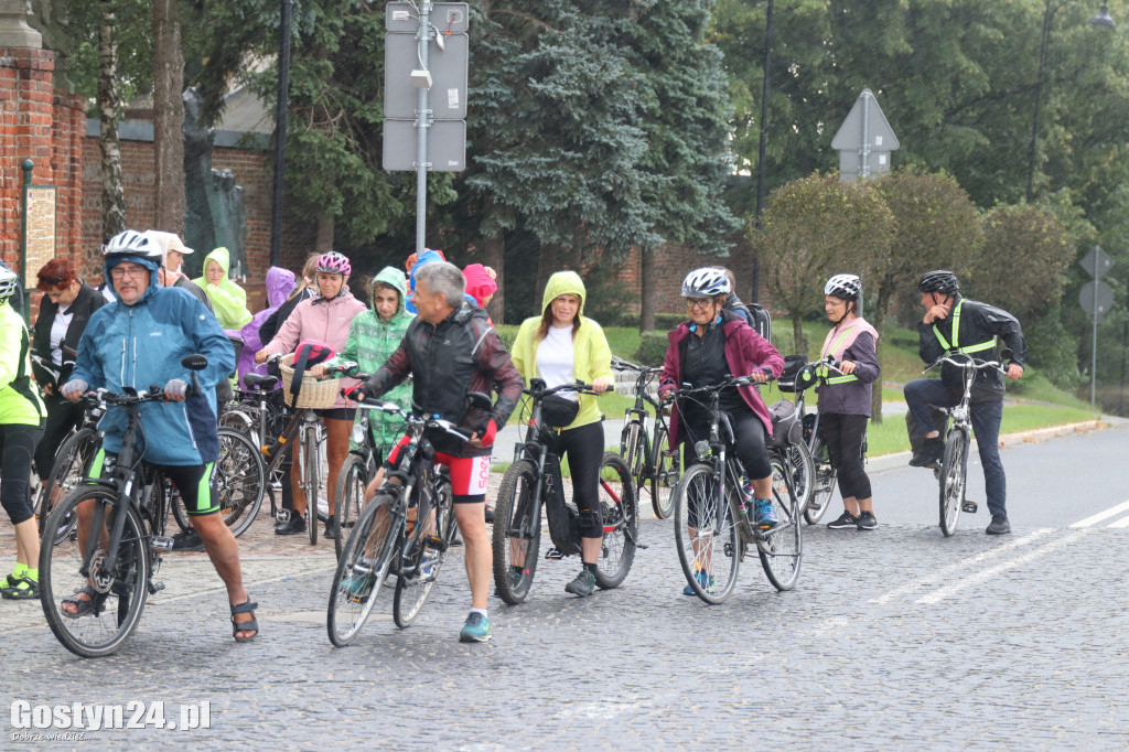 Pielgrzymi pojechali rowerami ze Świętej Góry do Błażejewa