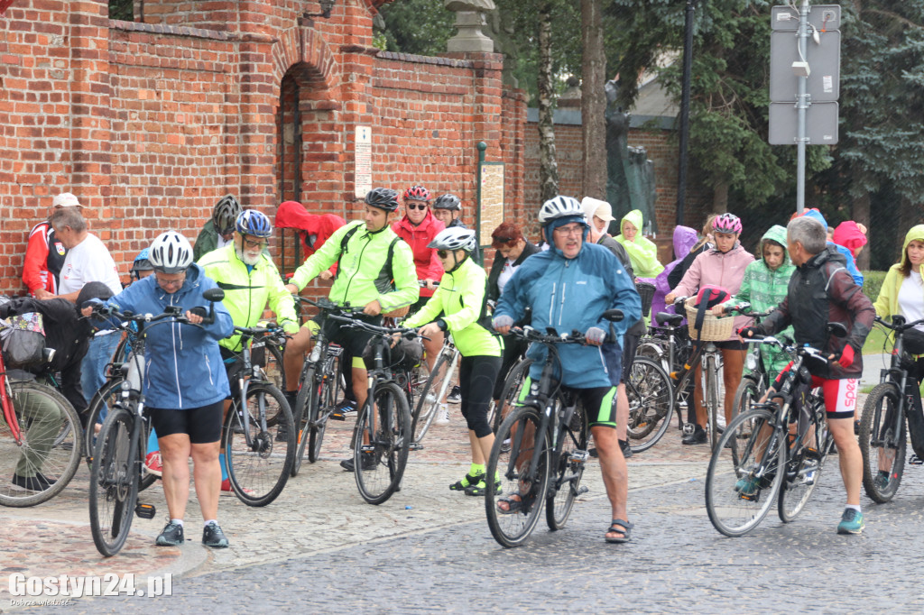 Pielgrzymi pojechali rowerami ze Świętej Góry do Błażejewa