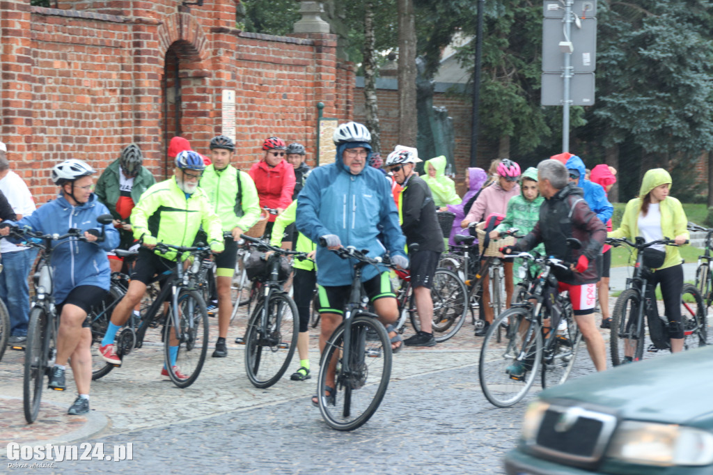Pielgrzymi pojechali rowerami ze Świętej Góry do Błażejewa