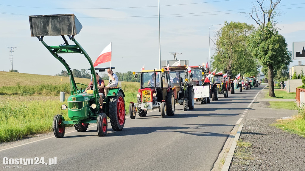 Parada zabytkowych pojazdów i nie tylko przejechała na Święta Górę