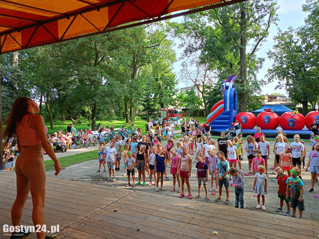 Festiwal Kolorów i Piana Party w parku miejskim w Pogorzeli